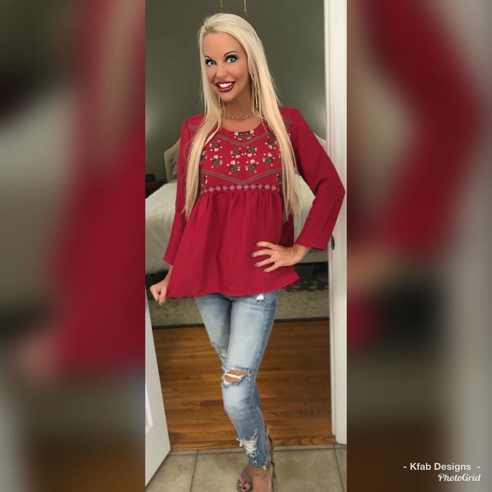 ❤️LAST 1! ❤️ Gorgeous Embroidered Top! - Picture 2 of 4
